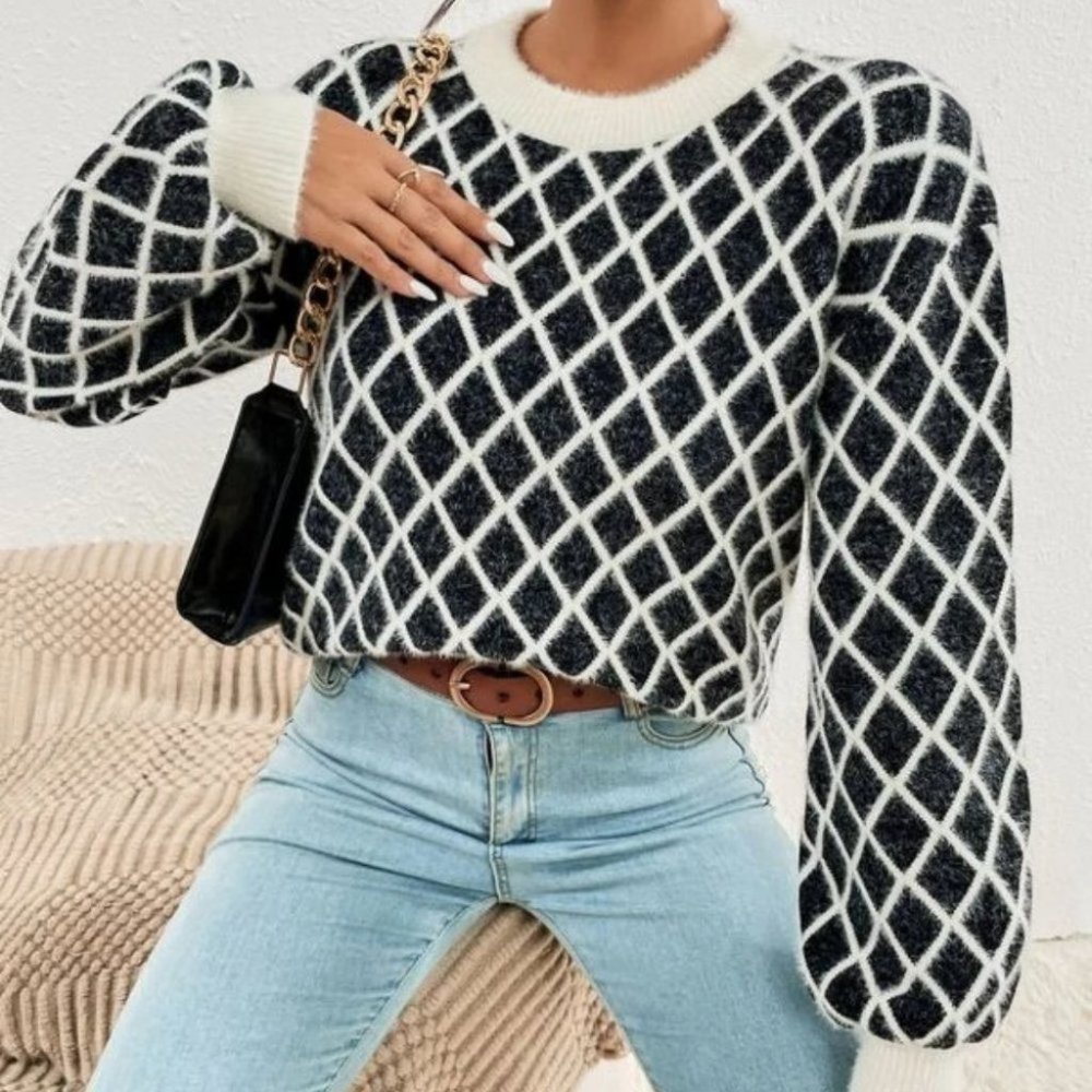 Contemporary Geometric print Sweater BLACK/WHITE - Picture 5 of 6